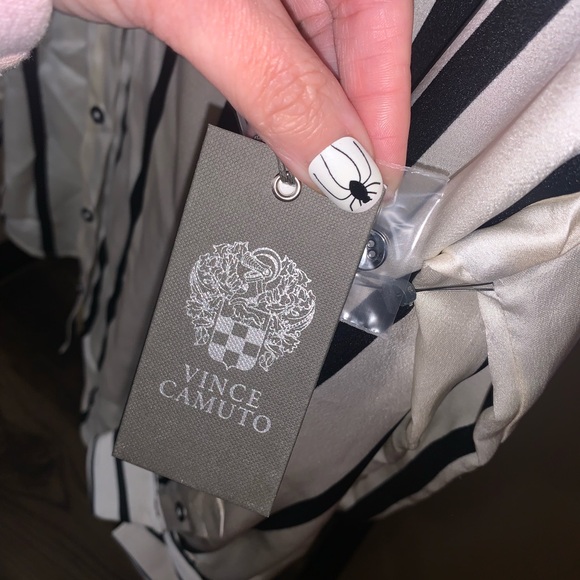 Vince Camuto, cream/black button down. Women’s L $20 - Picture 5 of 7